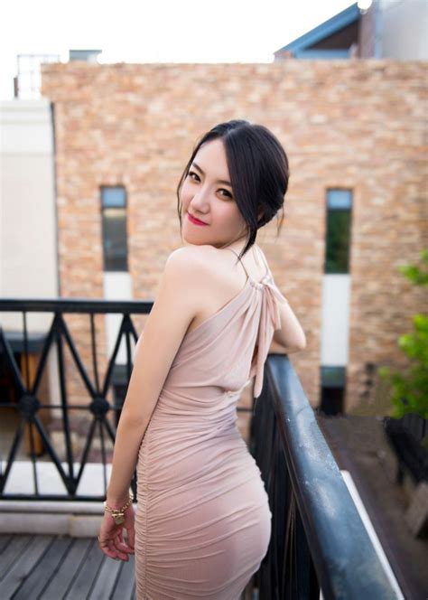 习近平同出席纪念大会的各国嘉宾登上天安门城楼